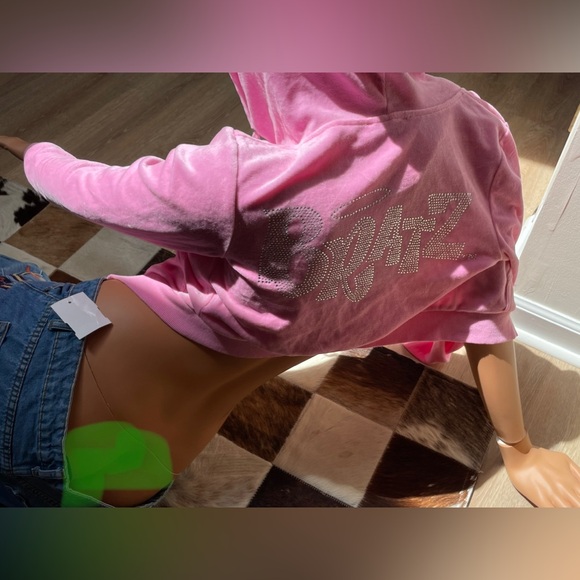 NWOT Dolls Kill  x BRATZ  keep it glossy velour jacket 👧 S - Picture 2 of 4